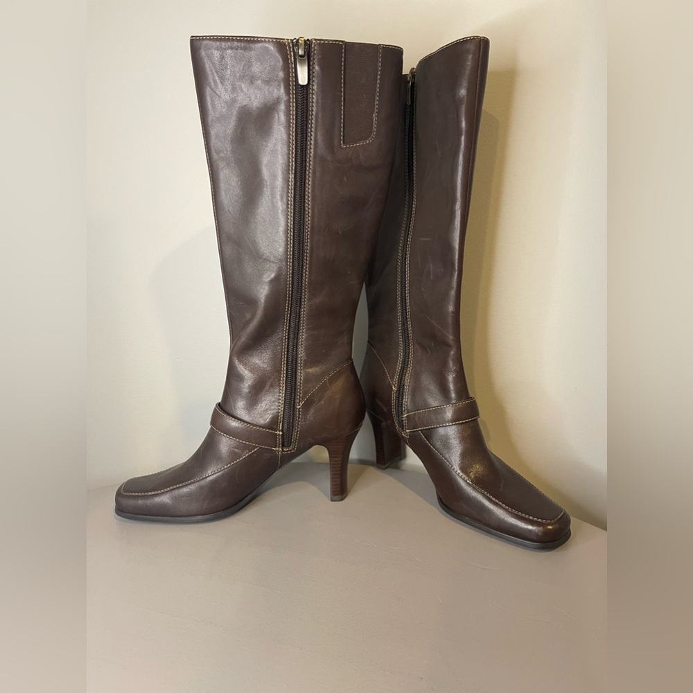 Knee high brown boots size 5